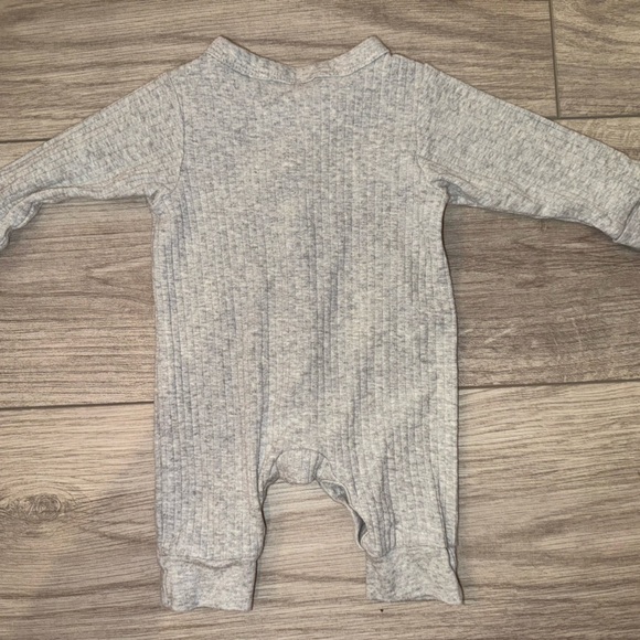 MODERN MOMENTS ORGANIC BY GERBER |Gray Baby Onesie - Picture 2 of 2